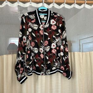 Ladies jolt, zip up blouse